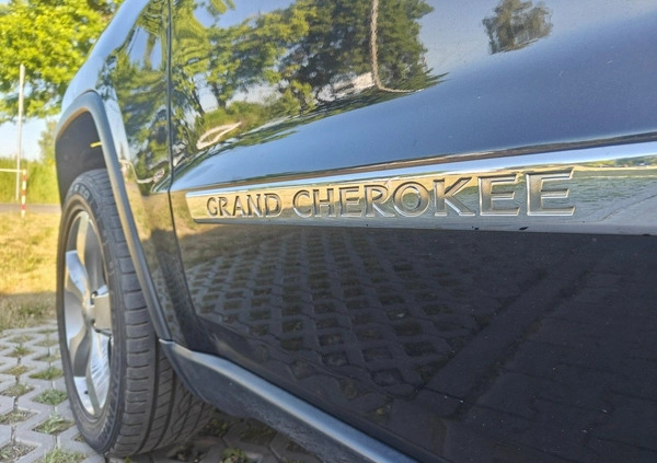 Jeep Grand Cherokee cena 33900 przebieg: 329657, rok produkcji 2012 z Karczew małe 277